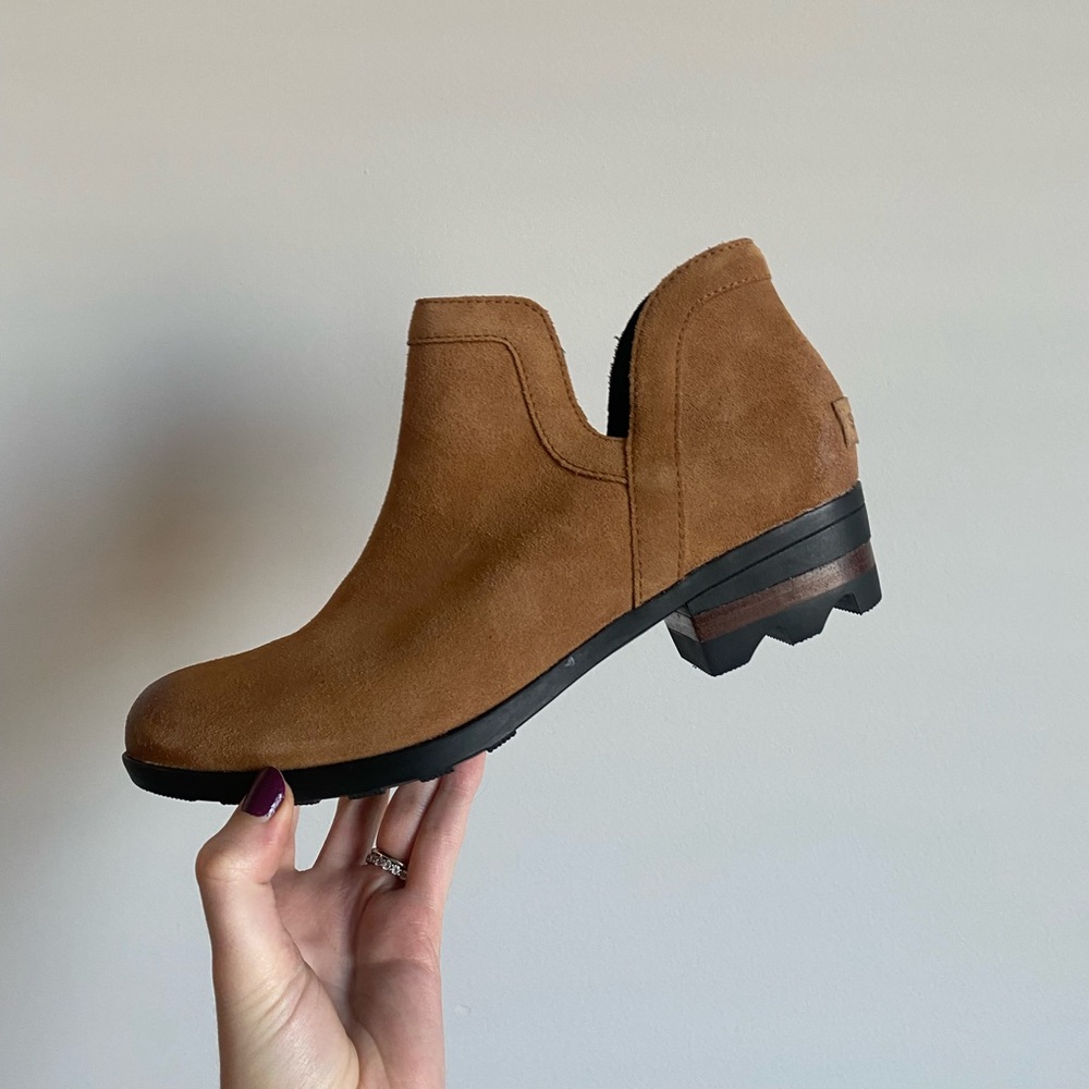 Women’s Sorel Lolla Cut Out Bootie Camel